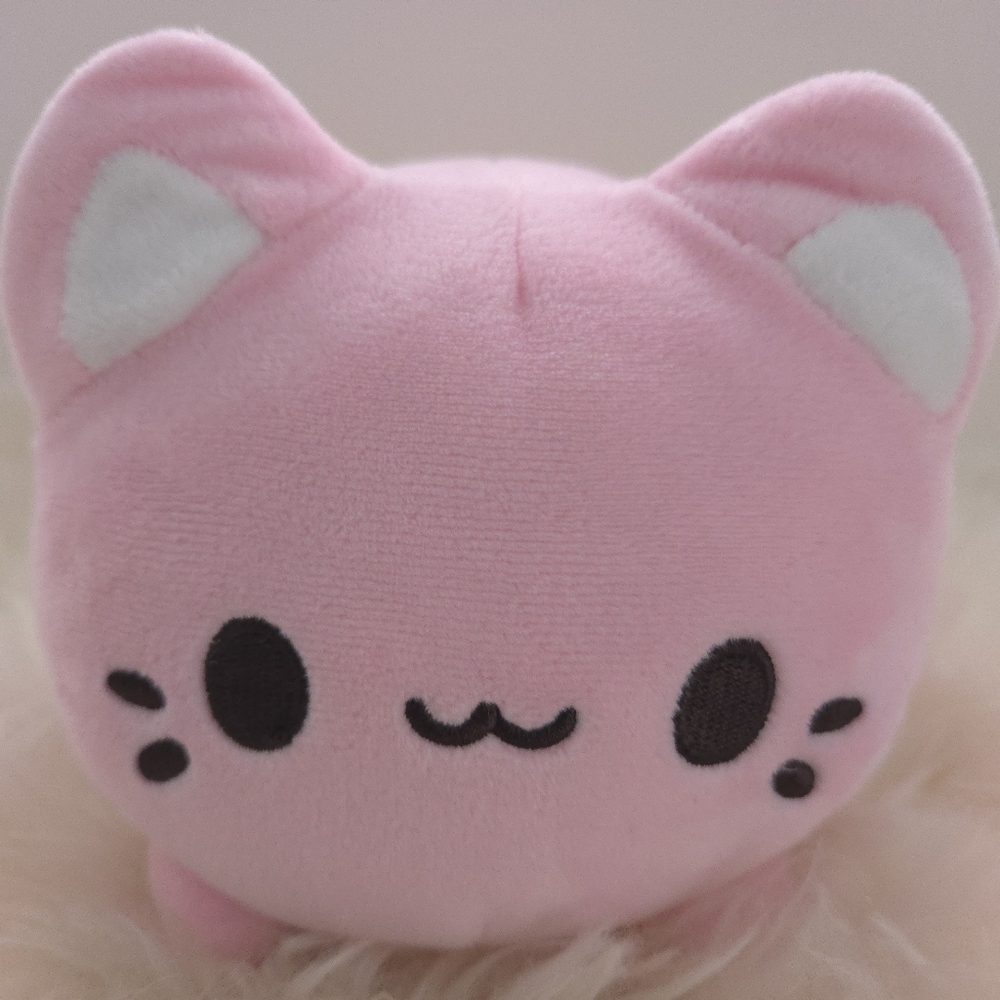 Tasty Peach Studios Aurora World Strawberry Meowchi Plush Toy - Picture 5 of 12